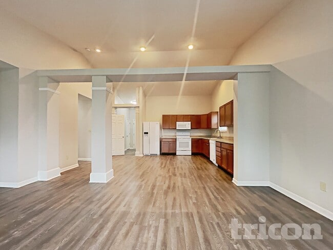 2291 Hampton Dr in Franklin, IN - Foto de edificio - Building Photo