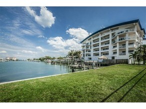 Sun West Palms in Clearwater Beach, FL - Building Photo - Building Photo