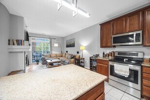 3031 Grand Ave, Unit 218 in Des Moines, IA - Building Photo