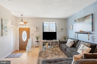 107 Highshire Ct in Dundalk, MD - Building Photo - Building Photo