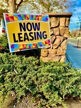 Leafy Grove in Castro Valley, CA - Foto de edificio - Building Photo