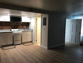 10 Wigglesworth St, Unit Apartment 4 in Boston, MA - Building Photo - Building Photo