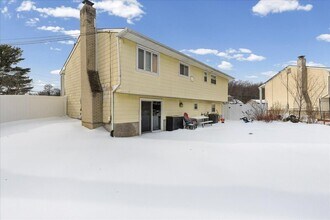 5 Knollwood Dr in Cherry Hill Township, NJ - Foto de edificio - Building Photo