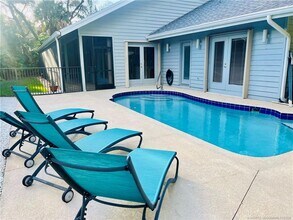 8 Kingston Ct in Stuart, FL - Building Photo - Building Photo