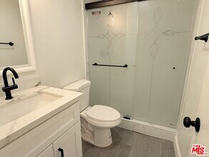 10840 Camarillo St in Los Angeles, CA - Building Photo - Building Photo