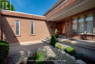 54 Claudia Ave in Vaughan, ON - Building Photo - Building Photo