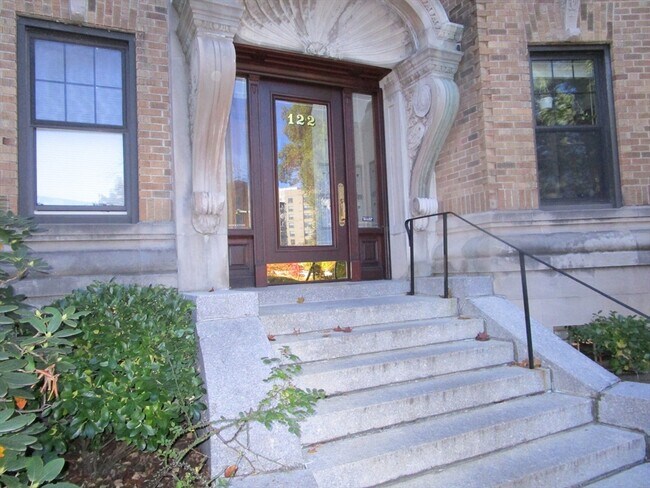 122 Riverway in Boston, MA - Building Photo - Building Photo