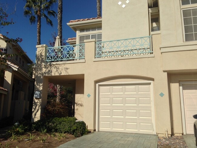 12626 Springbrook Dr in San Diego, CA - Building Photo - Building Photo