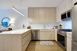 333 Warner Ave in North Hempstead, NY - Building Photo - Building Photo