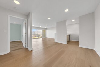 232 Eden Roc Dr in Sausalito, CA - Foto de edificio - Building Photo