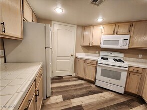7400 W Flamingo Rd, Unit 2032 in Las Vegas, NV - Building Photo - Building Photo