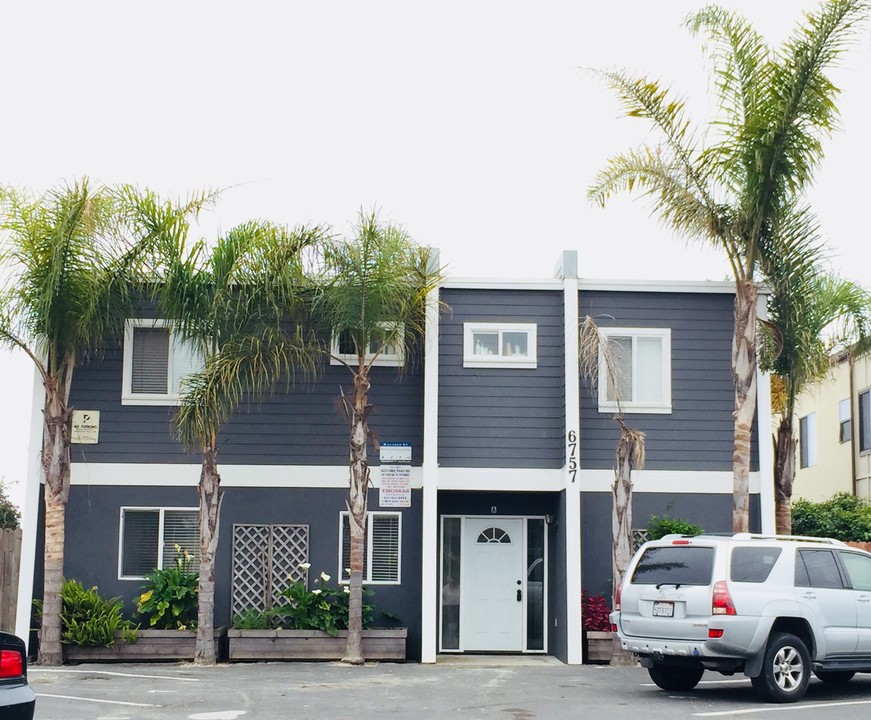 Del Playa Apartments in Goleta, CA - Building Photo