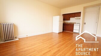 2777 N Milwaukee Ave in Chicago, IL - Building Photo