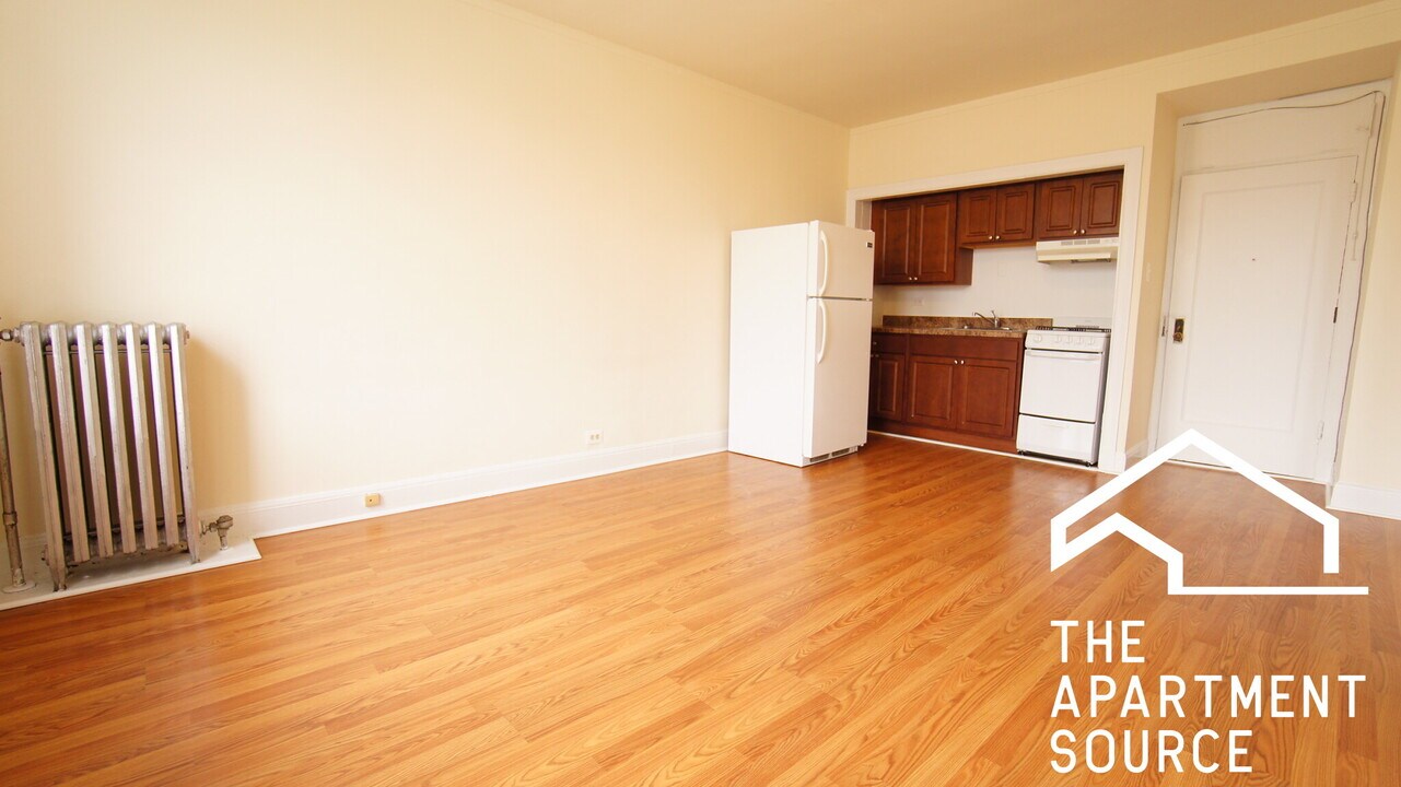 2777 N Milwaukee Ave in Chicago, IL - Foto de edificio