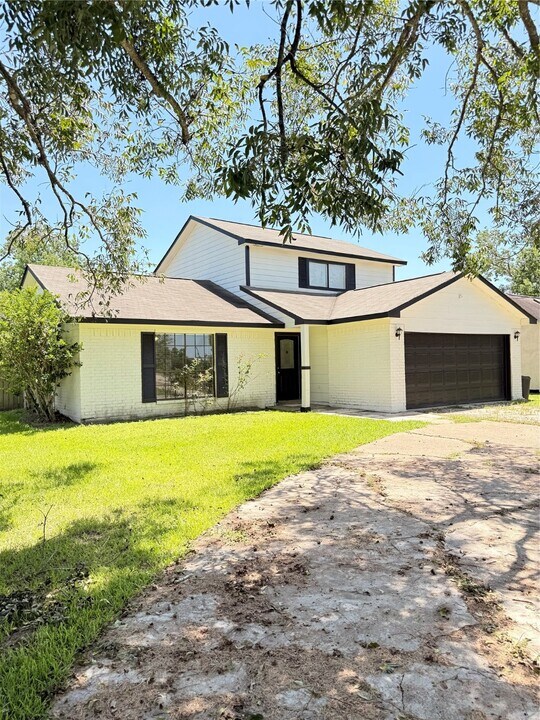 4611 County Rd 424 in Alvin, TX - Building Photo