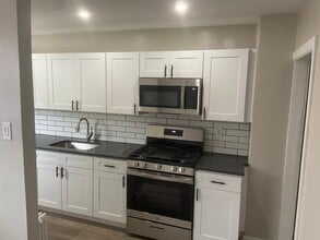 1027 Edgemore Rd in Philadelphia, PA - Building Photo - Building Photo