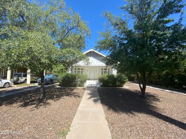 property at 528 W Culver St