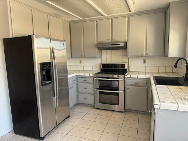 193 Riverbank Ln in Paso Robles, CA - Foto de edificio - Building Photo