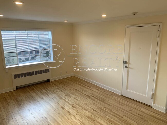 70 St Paul St, Unit 6 in Brookline, MA - Foto de edificio - Building Photo