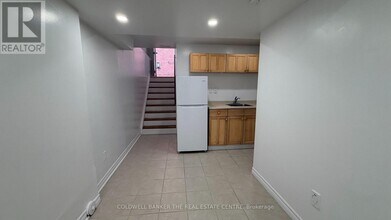 494 Cody Crescent in Newmarket, ON - Building Photo - Building Photo