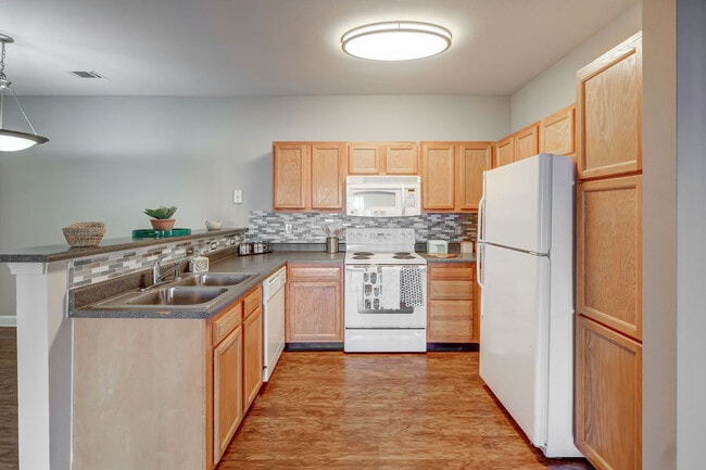 Crescent at Wolfchase Apartment Homes in Memphis, TN - Building Photo - Building Photo