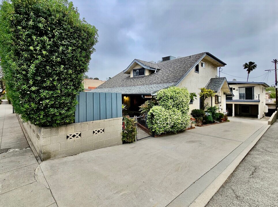 2028 1/2 N Commonwealth Ave in Los Angeles, CA - Building Photo