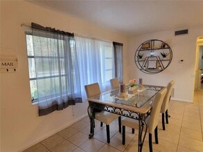 906 E Wisconsin Ave in DeLand, FL - Building Photo - Building Photo
