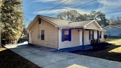 110 Central Lake Dr in Griffin, GA - Building Photo - Building Photo