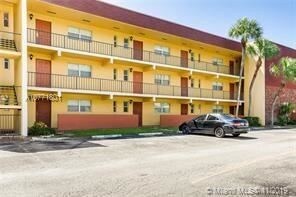 7910 N Colony Cir in Tamarac, FL - Building Photo