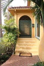 8001 Blackburn Ave in Los Angeles, CA - Building Photo - Building Photo