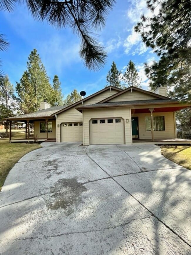 2625 NW Fawn Run Ln in Bend, OR - Building Photo - Building Photo