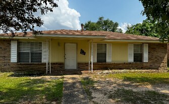 940 Pebblebrook Dr in Montgomery, AL - Building Photo