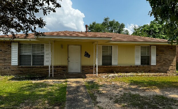 property at 940 Pebblebrook Dr