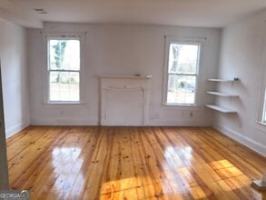 6 Church St in Senoia, GA - Foto de edificio - Building Photo