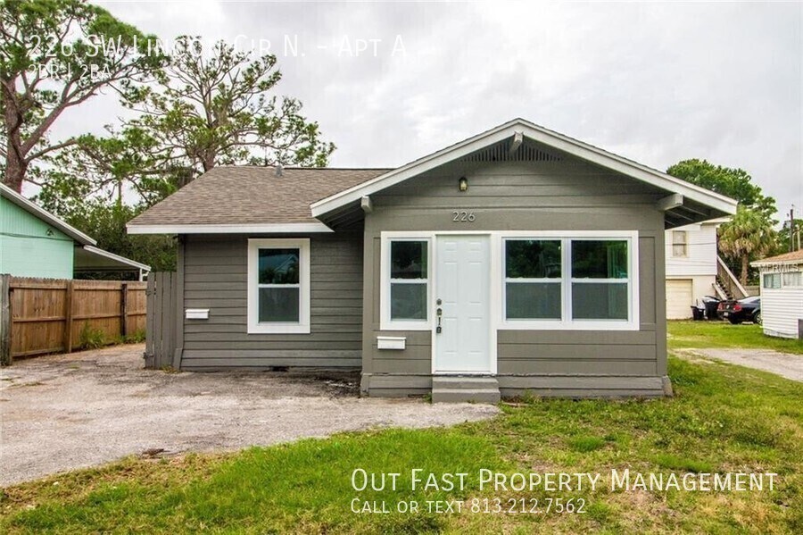 226 SW Lincoln Cir N in St. Petersburg, FL - Building Photo