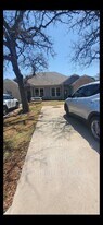 3711 Mandy Dr in Granbury, TX - Building Photo