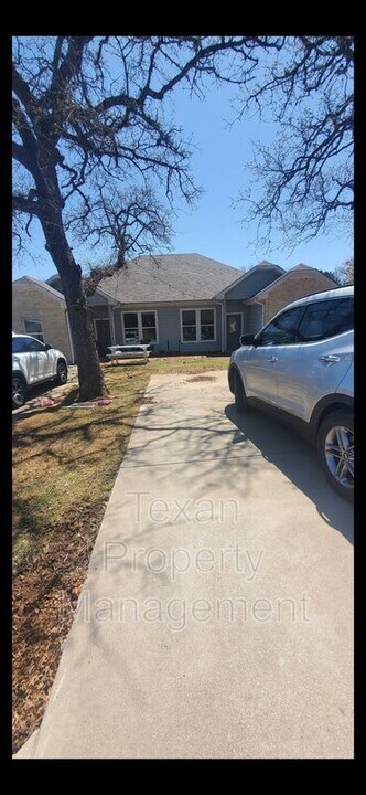 3711 Mandy Dr in Granbury, TX - Building Photo