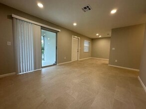 1741 3rd Ave N in Lake Worth Beach, FL - Building Photo - Building Photo