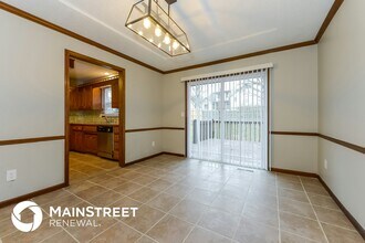 1624 NE Debonair Dr in Lee's Summit, MO - Building Photo - Building Photo