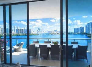 3300 NE 188th St in Aventura, FL - Foto de edificio - Building Photo