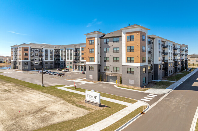 Risor of Blaine in Blaine, MN - Foto de edificio - Building Photo