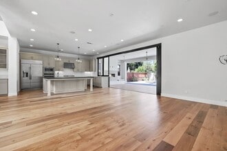 1650 Murano Pl in Costa Mesa, CA - Foto de edificio - Building Photo