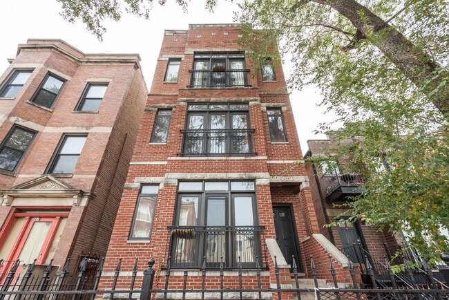 property at 2417 W Fillmore St