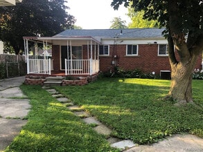 924 E Windemere Ave in Royal Oak, MI - Building Photo - Building Photo