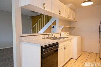 693 Pine Meadows Dr in Sparks, NV - Building Photo - Building Photo
