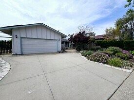 3189 Flora St in San Luis Obispo, CA - Building Photo