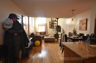 385 Dorchester St, Unit A8 in Boston, MA - Foto de edificio - Building Photo