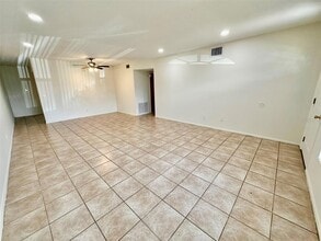 2073 Denmark St, Unit 5 in Clearwater, FL - Building Photo - Building Photo