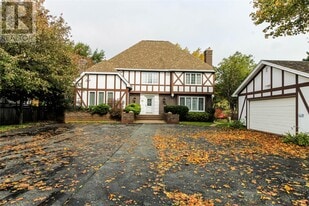 20 Gooseberry Ln in St John's, NL - Building Photo