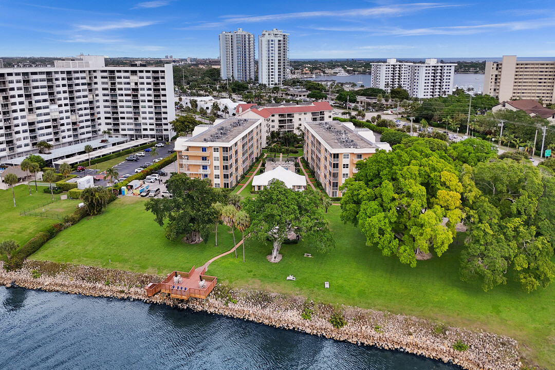 308 Golfview Rd in North Palm Beach, FL - Building Photo